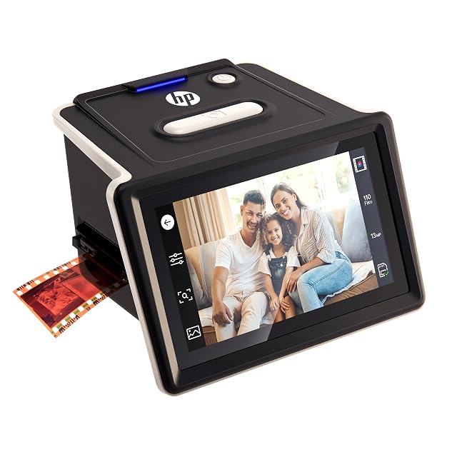 HP FilmScan mit Touchscreen in Galerieansicht und den Filmadaptern daneben