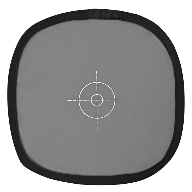 Faltbare Lightdow-Graukarte, auf 30 mal 30 cm geöffnet, neben ihrem Trageetui