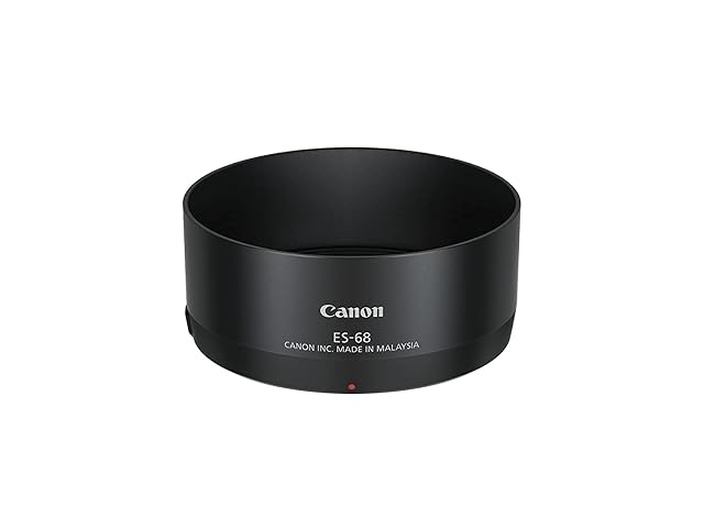Canon-Gegenlichtblende ES-68, schwarz, aufrecht auf einer weißen Fläche