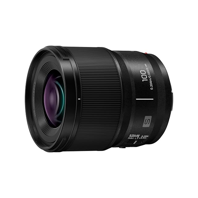 Schwarzes Makroobjektiv Panasonic Lumix S-E100, ein kurzer Tubus für ein Vollformat-100mm