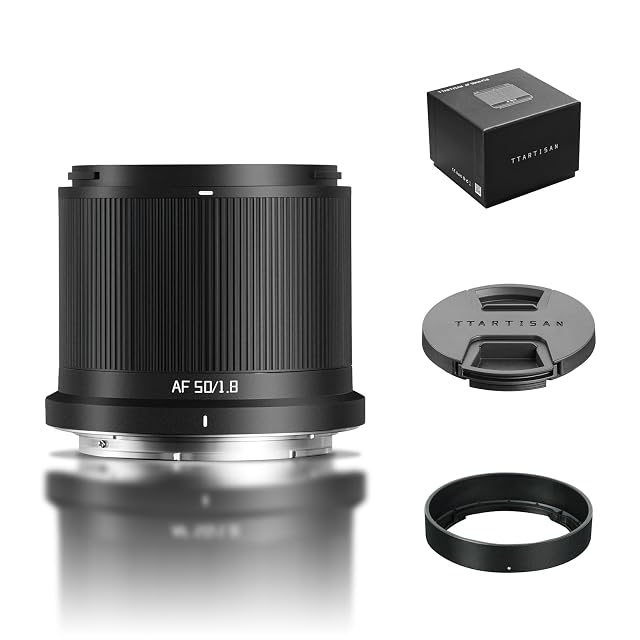 Weiße Festbrennweite TTARTISAN AF 50mm F1.8 Neo, ein glatter Tubus ohne Fokusring
