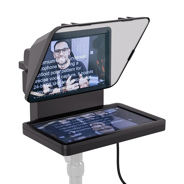 Elgato Prompter mit integriertem Display, das vor einer Kamera ein Skript zeigt