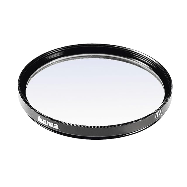 Hama-49-mm-UV-Filter in seiner schwarzen Metallfassung neben seiner Kunststoffbox