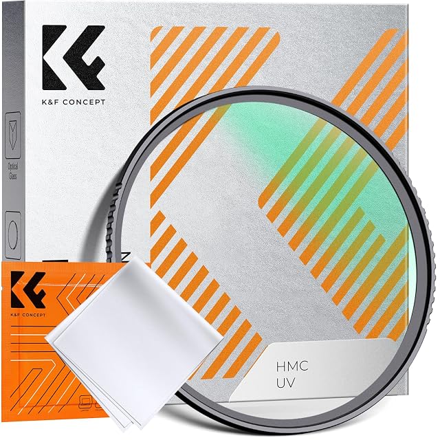 K&F-Concept-67-mm-UV-Filter, dessen grün schimmernde Beschichtung das Licht einfängt
