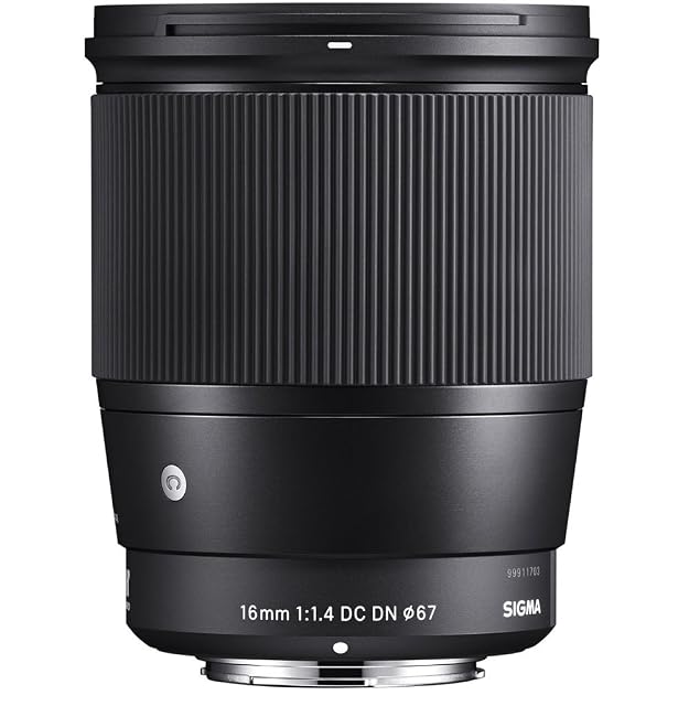Schwarzes Objektiv Sigma 16mm F1.4 Contemporary mit großem Frontelement und Sony-E-Bajonett